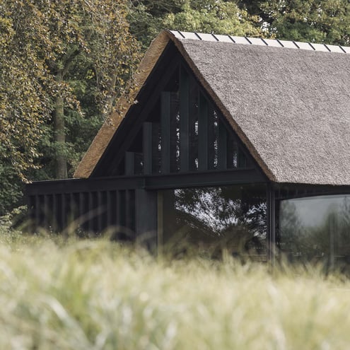 Knappe dialoog tussen strakke en organische vormen